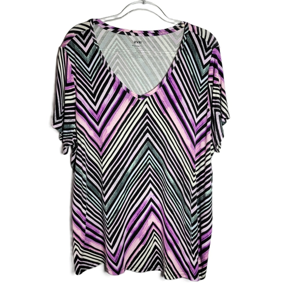 EVRI Modern Tee Womens 2X Purple Black White Chevron Zig Zag V-Neck Short Sleeve